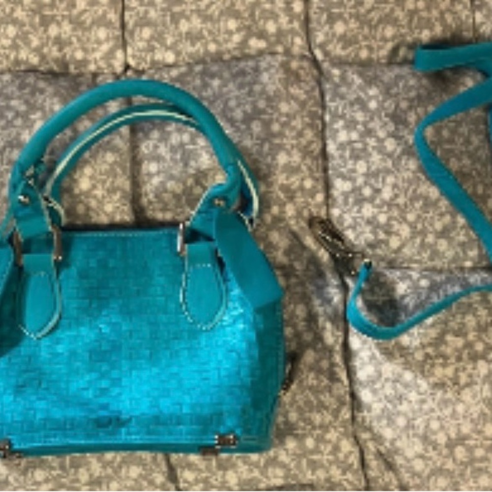 Italian leather Turquoise Woven Handbag with Strap
